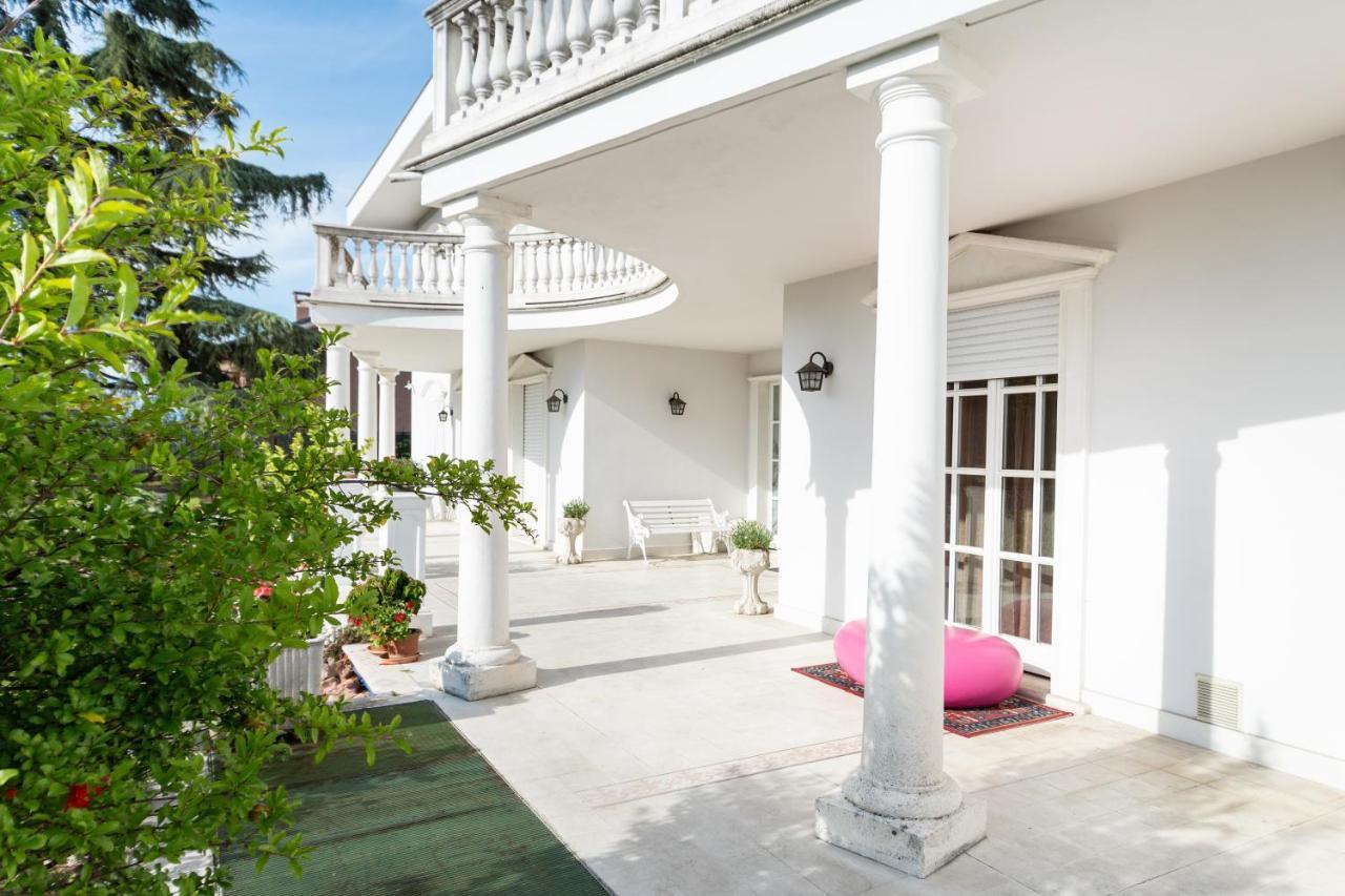 White House Apartman Lainate Kültér fotó