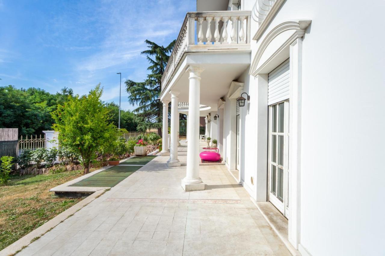 White House Apartman Lainate Kültér fotó