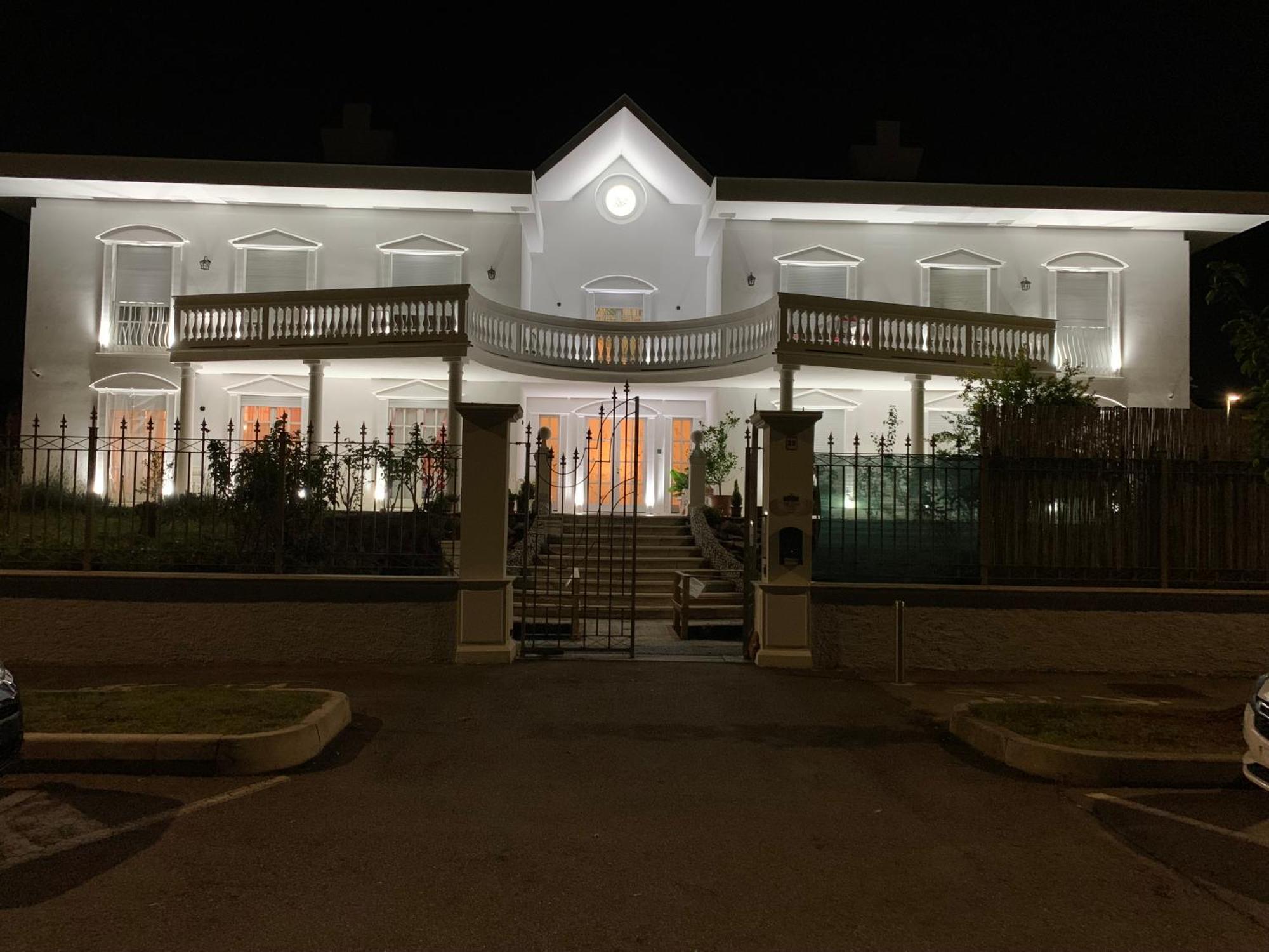 White House Apartman Lainate Kültér fotó